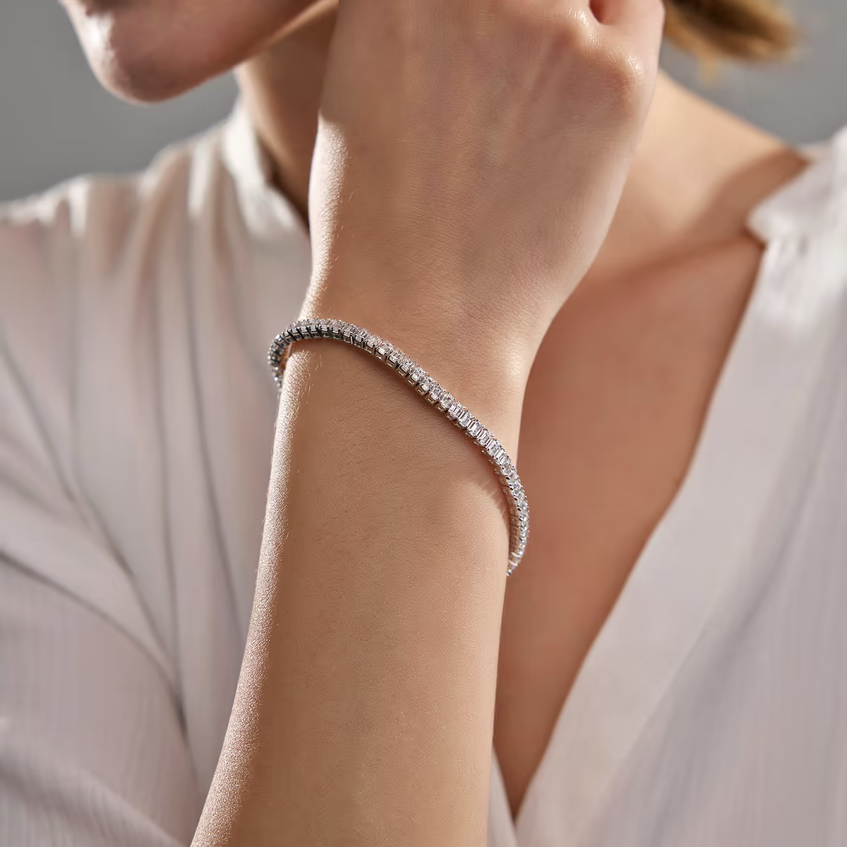 Brillique-High-Shine-Emerald-Cut-Diamond-Line-Bracelet