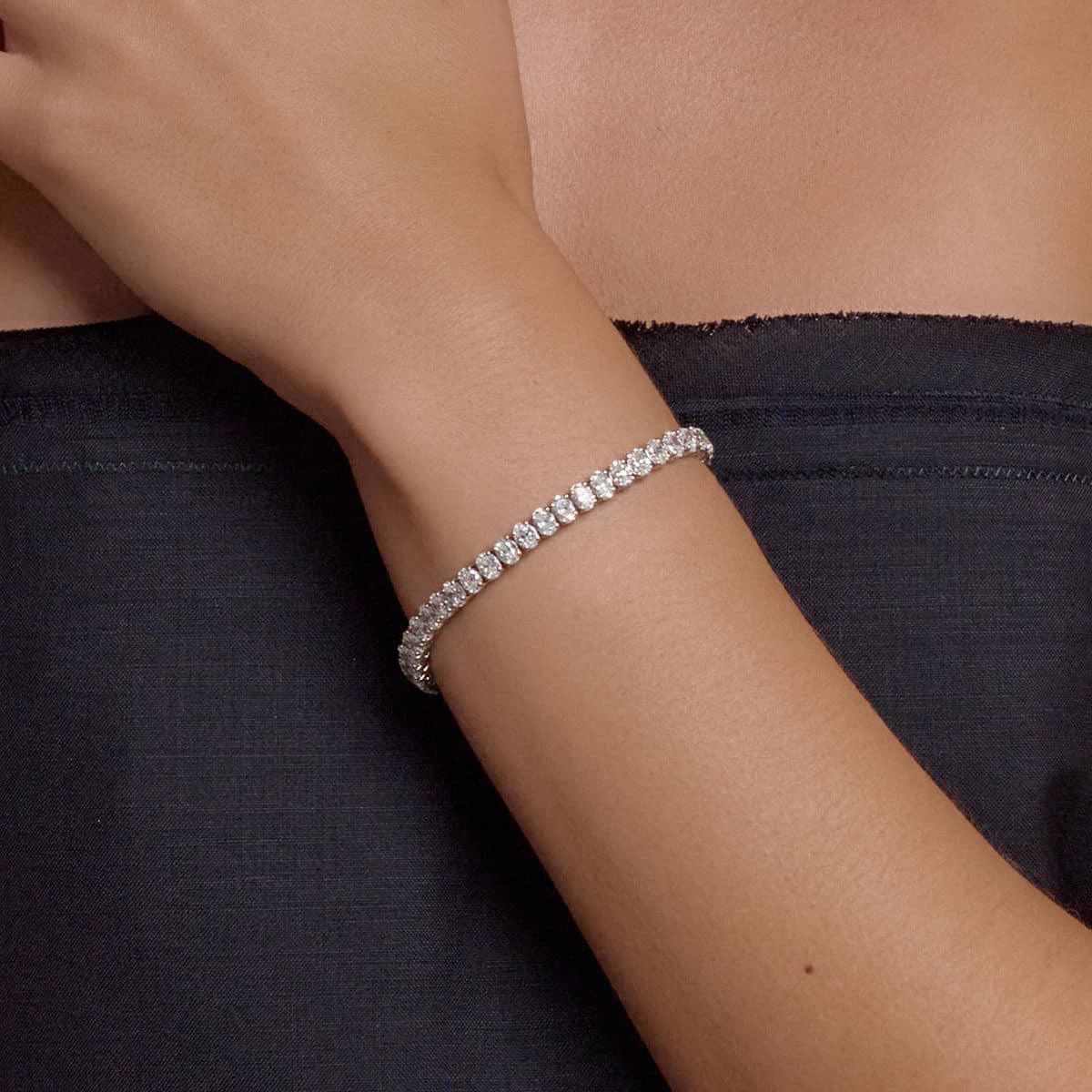 Solene-Link-Oval-Cut-Diamond-Tennis-Bracelet